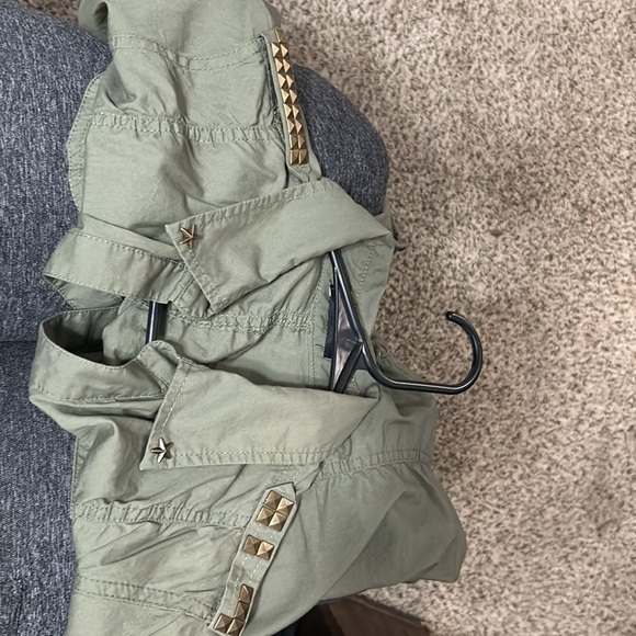 Express button down - Picture 3 of 3